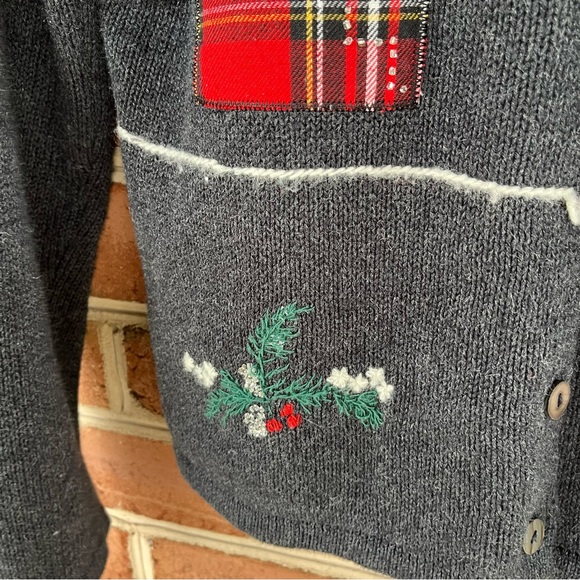 Geay button up Christmas cardigan. Size Medium - Picture 10 of 11